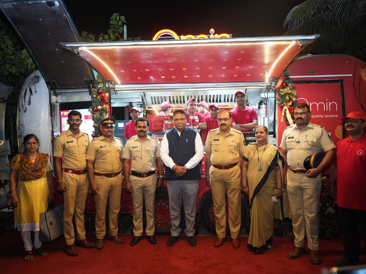 hungrywheels.in best food trailer Qmin food truck qmin food pod Taj Hotels qmin mumbai carter road bandstand bandra colaba mumbai police